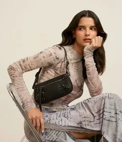 Bolsa Baguete com Detalhes em Metal e Alça Regulável