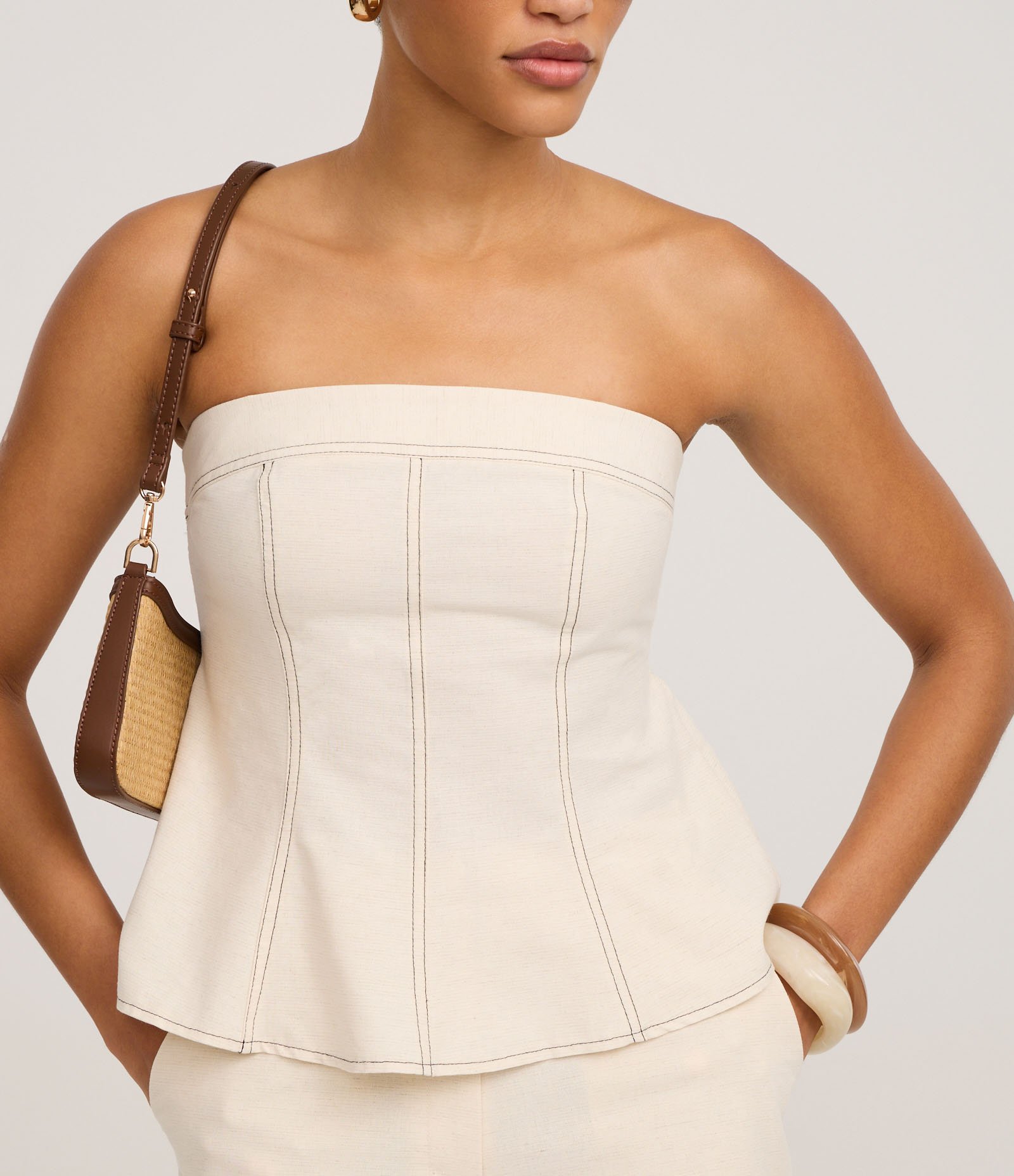 Blusa Peplum Sem Alça em Viscolinho com Costura Aparente Bege 4