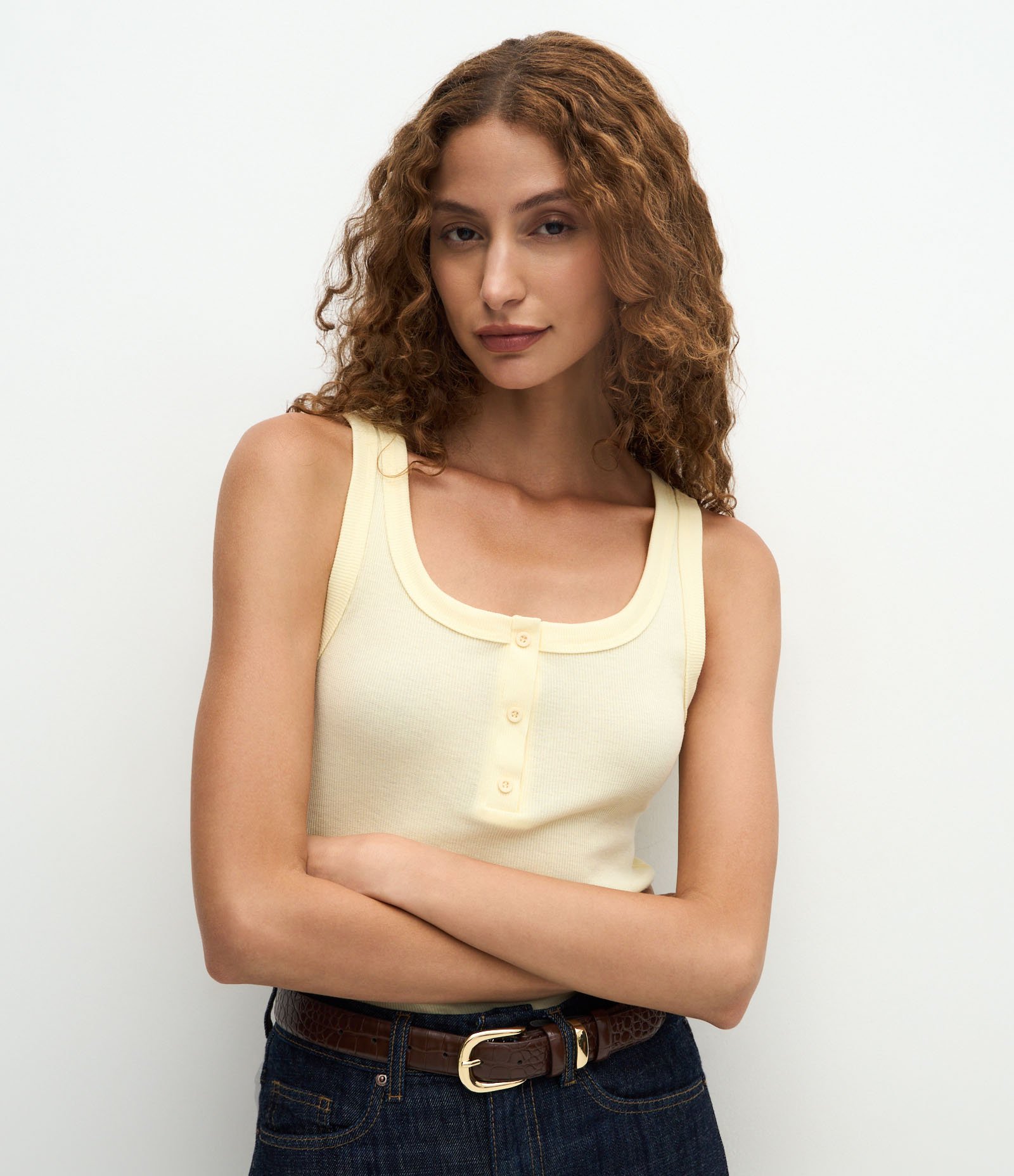 Blusa Regata em Ribana com Meia Vista de Botões Amarelo 2
