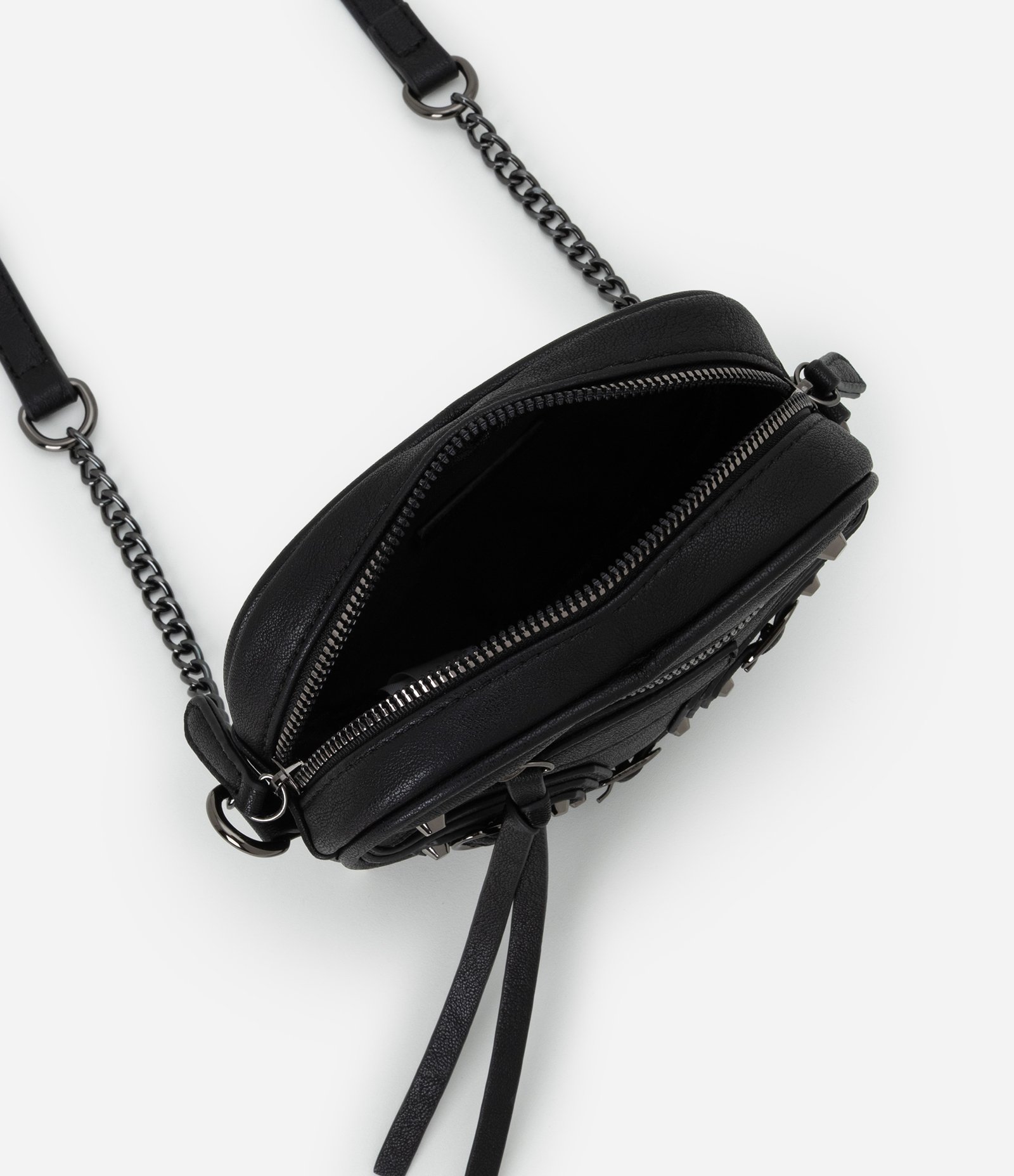 Bolsa Transversal Pequena em Formato de Coração com Detalhes nas Fivelas e Corrente Preto 5