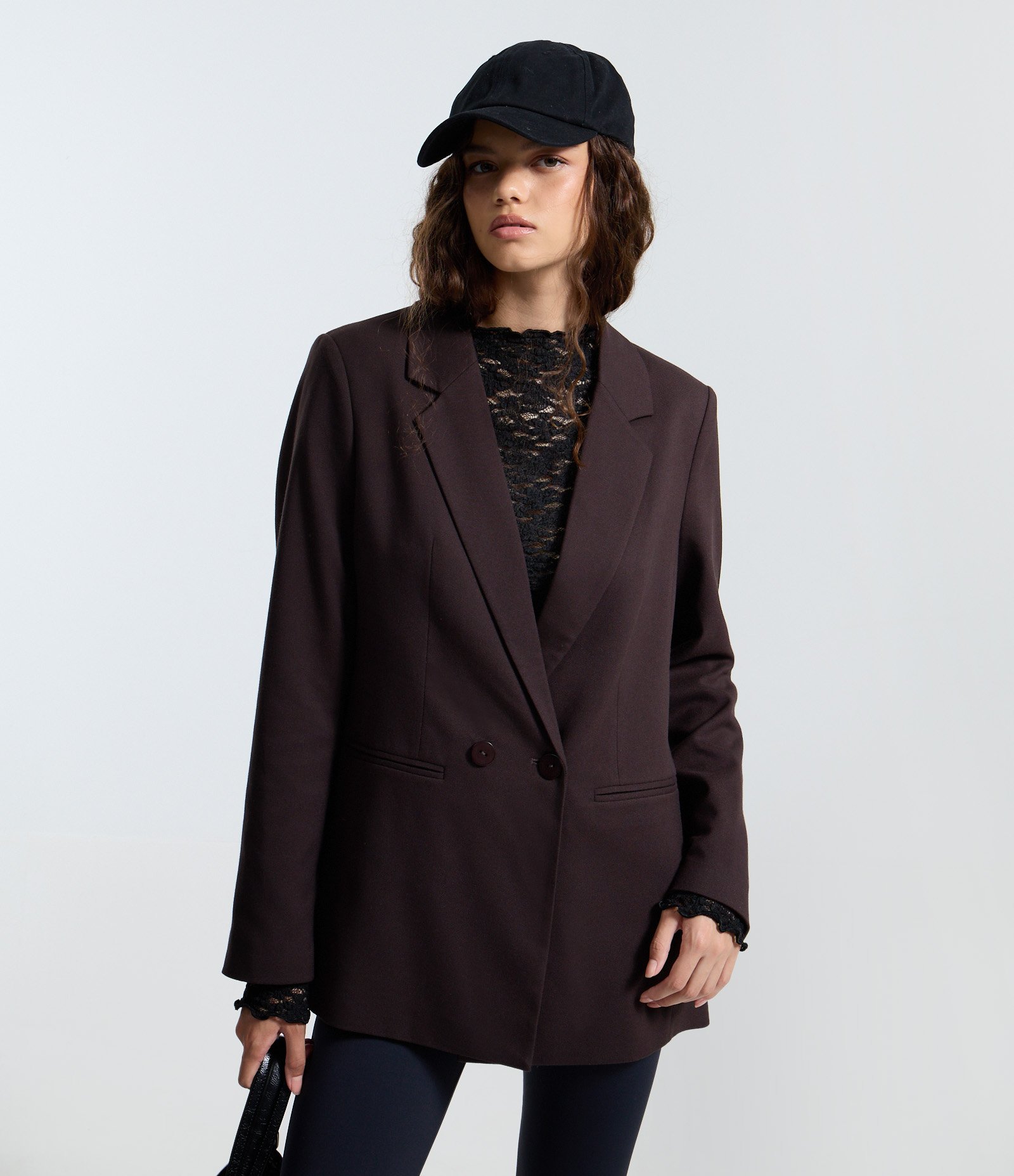 Blazer em Alfaiataria Alongado com Abotoamento Marrom Escuro 1