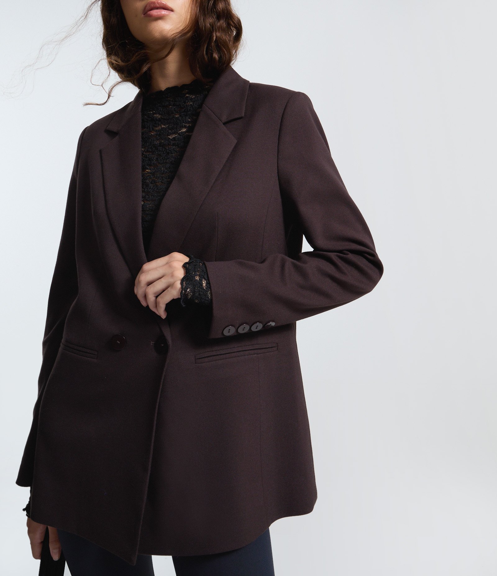 Blazer em Alfaiataria Alongado com Abotoamento Marrom Escuro 3