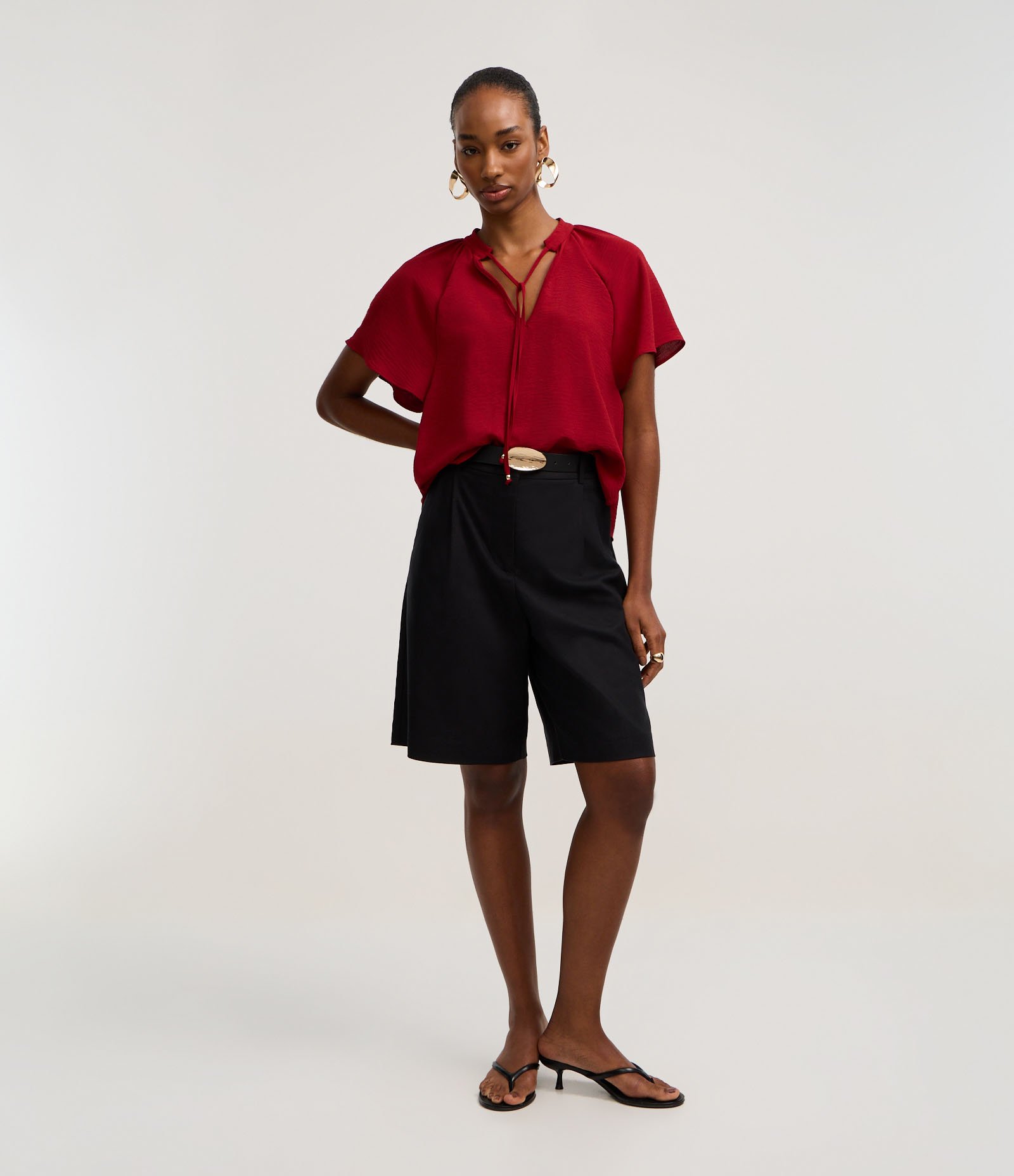 Blusa em Airflow com Amarração na Gola e Manga Godê Vermelho 2