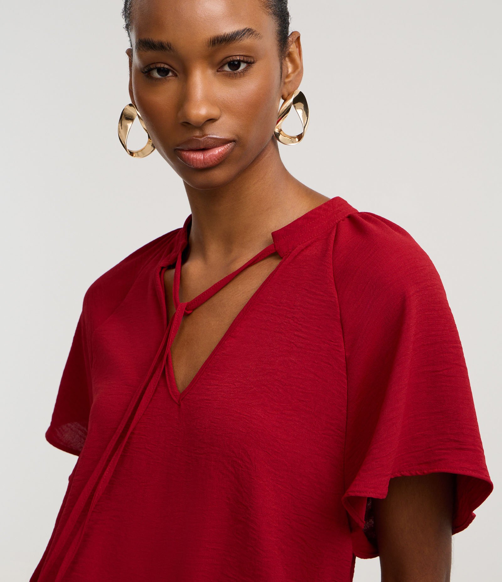 Blusa em Airflow com Amarração na Gola e Manga Godê Vermelho 3