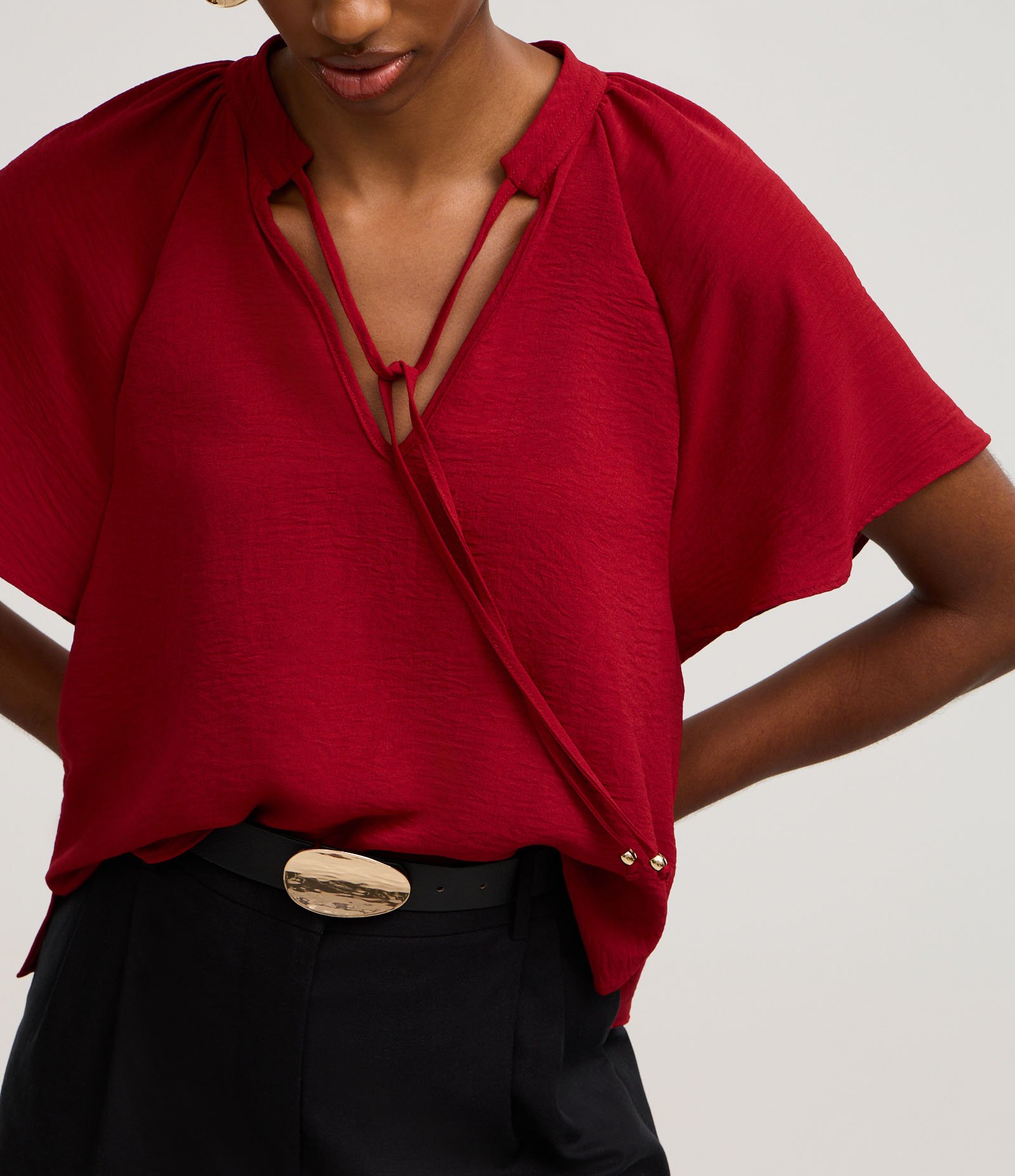 Blusa em Airflow com Amarração na Gola e Manga Godê Vermelho 4