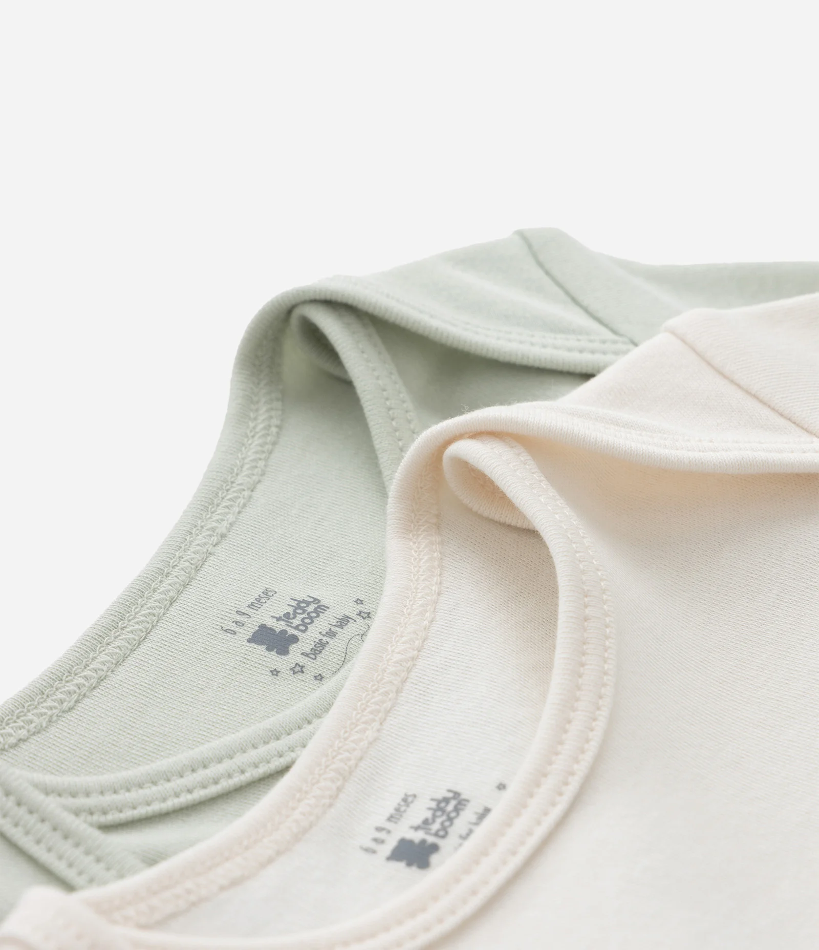 Kit 02 Bodies Infantis em Suedine Básicos - Tam RN a 12 Meses Bege/Verde 4