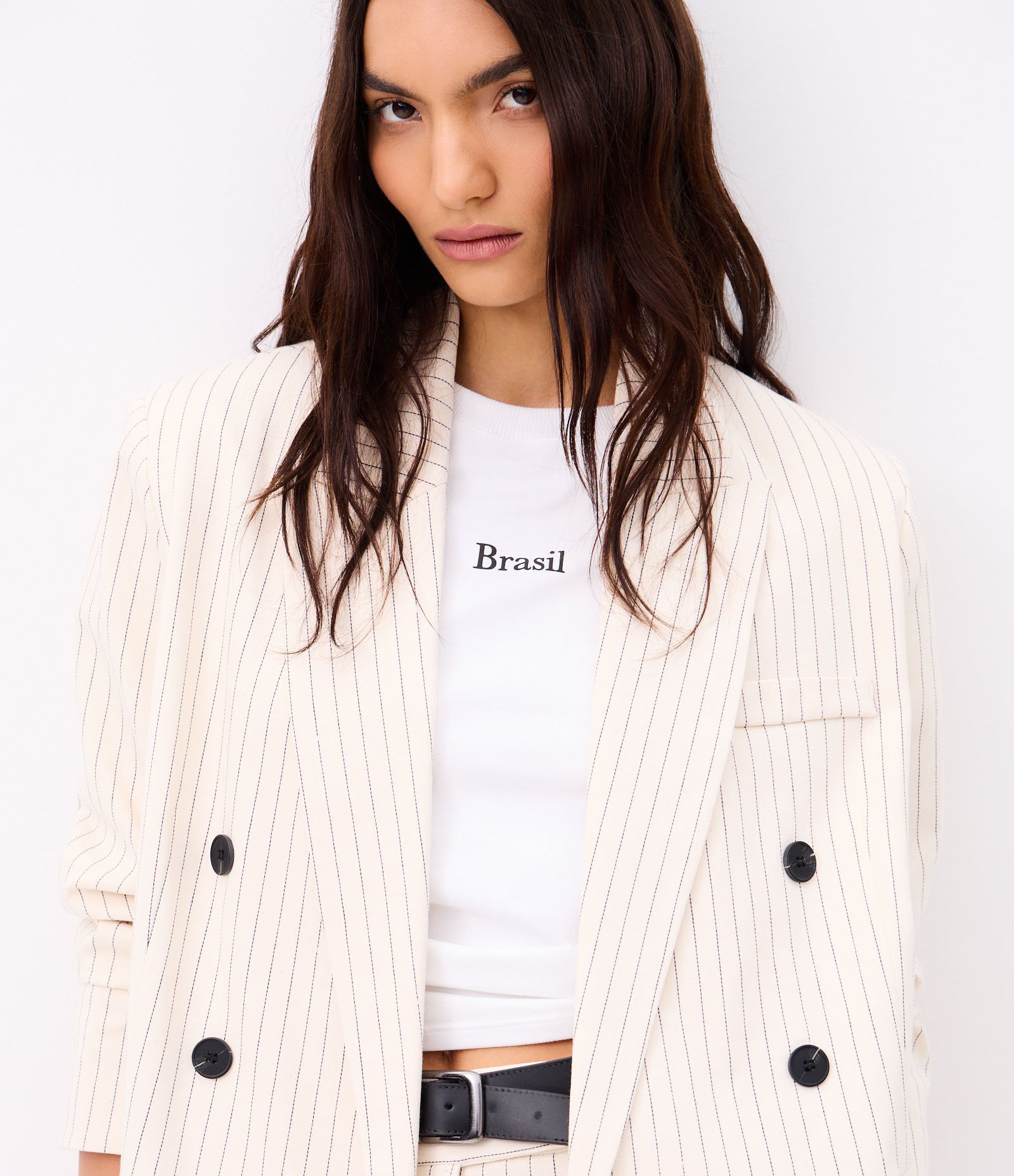 Blazer Maxi Oversized de Corte Alfaiatado em Algodão com Riscas de Giz Bege 4