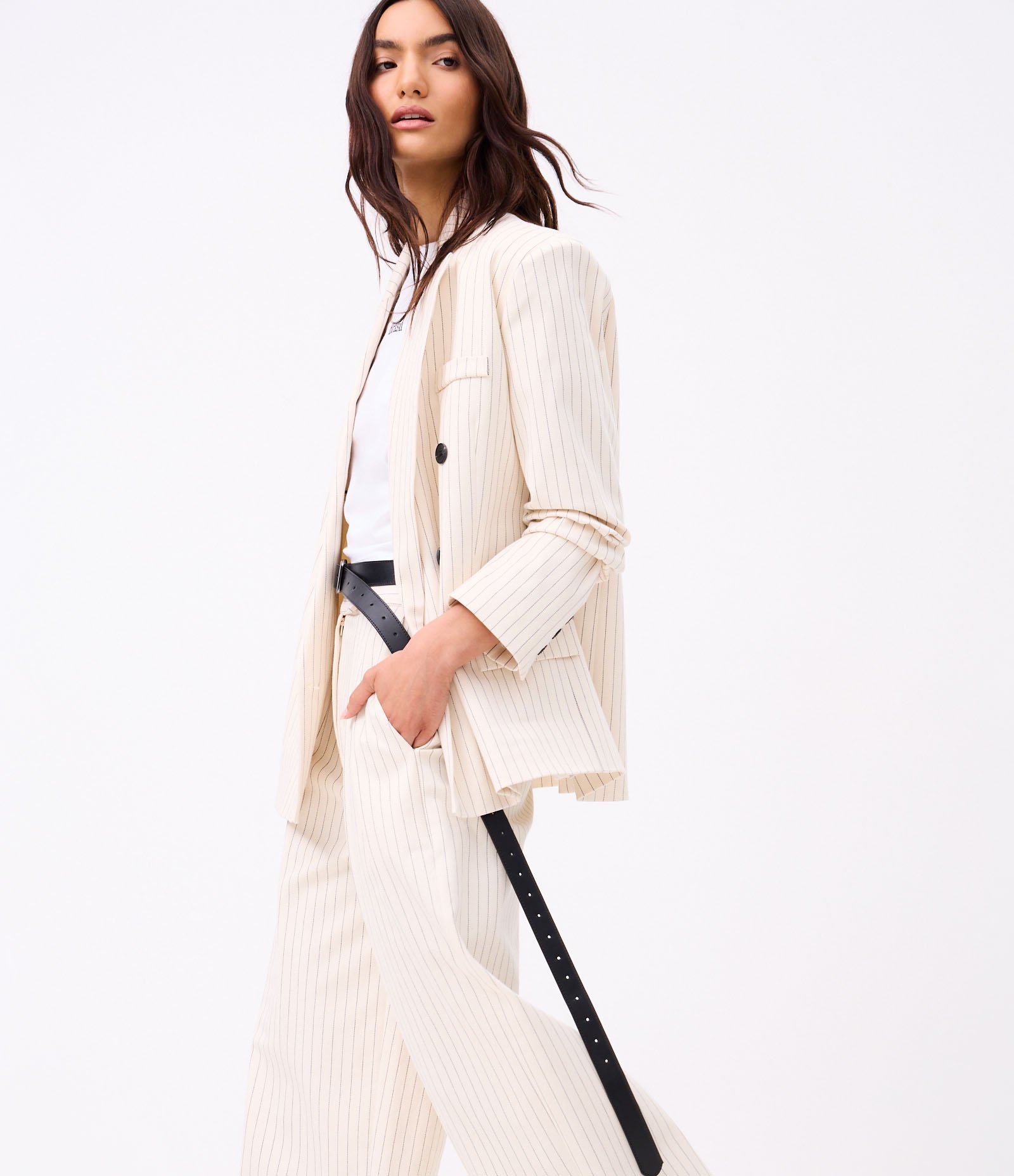 Blazer Maxi Oversized de Corte Alfaiatado em Algodão com Riscas de Giz Bege 5