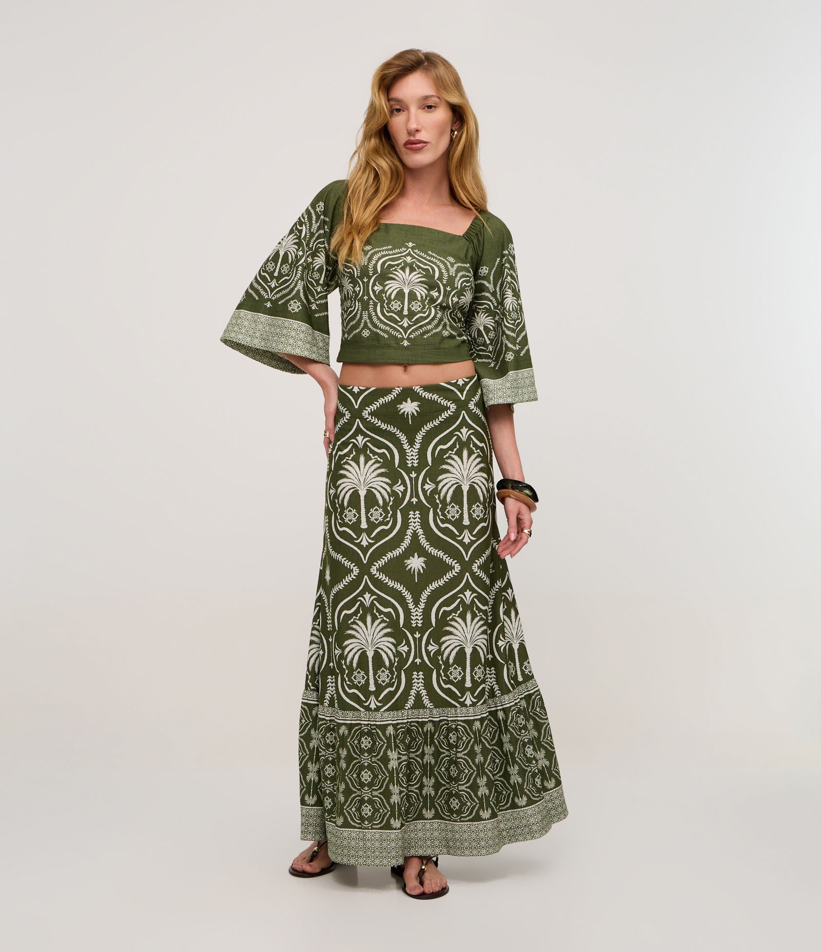 Blusa em Piquet com Manga Evasê e Estampa Arabesco Verde 3