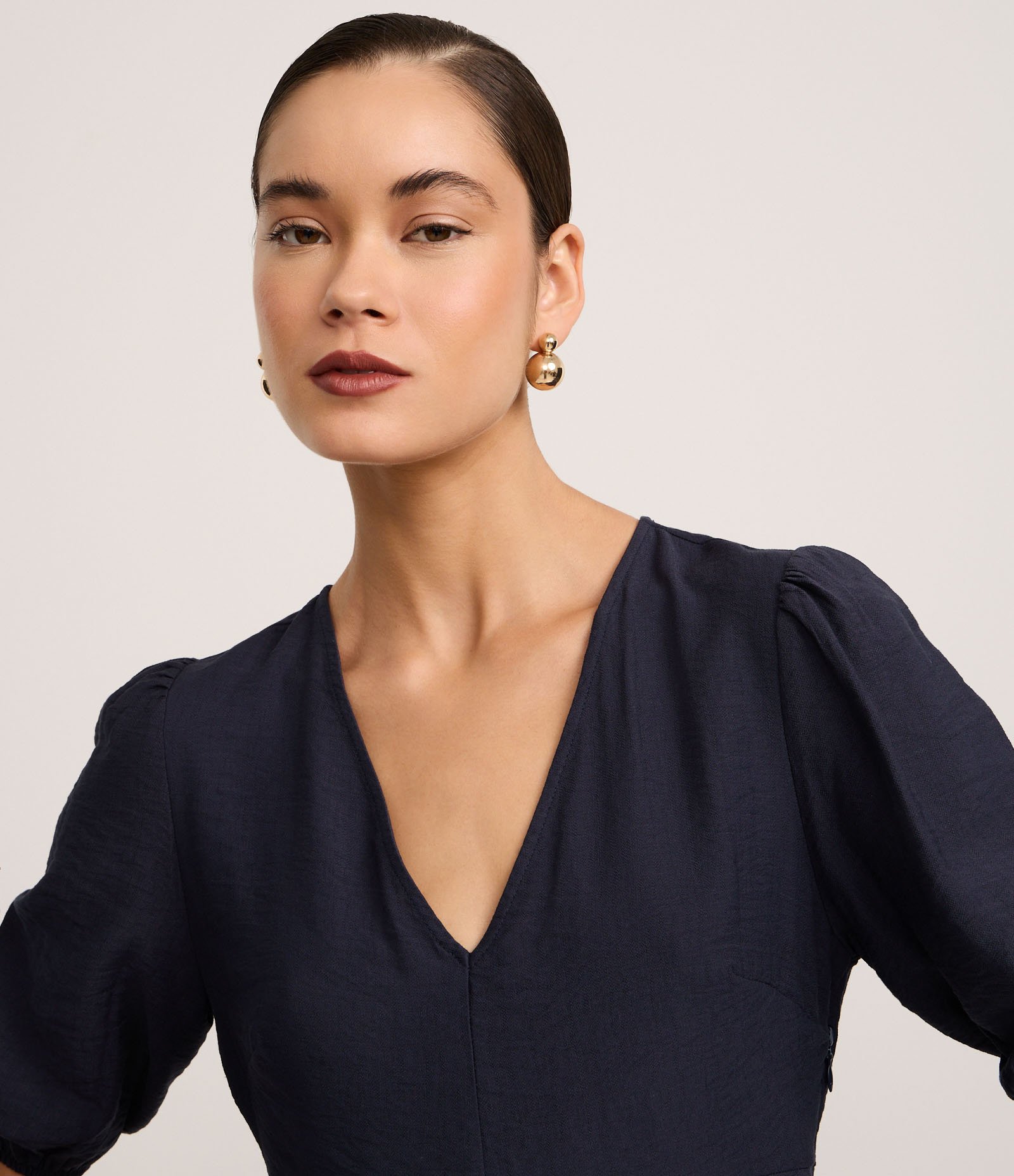 Blusa Peplum em Crepe com Manga 3/4  e Decote V Azul Marinho 3