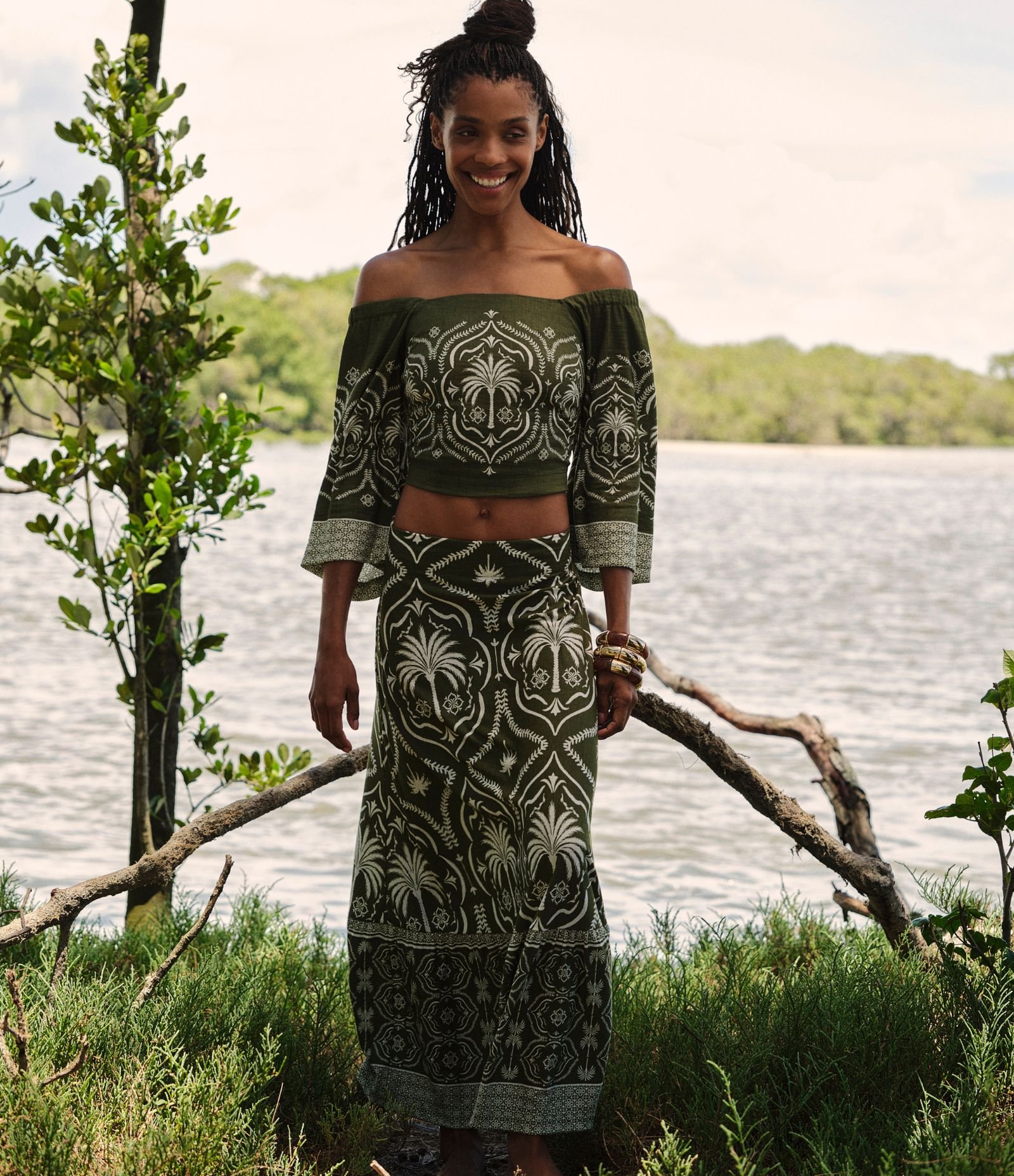 Saia New Midi em Piquet com Estampa Arabesco Tropical Verde 1