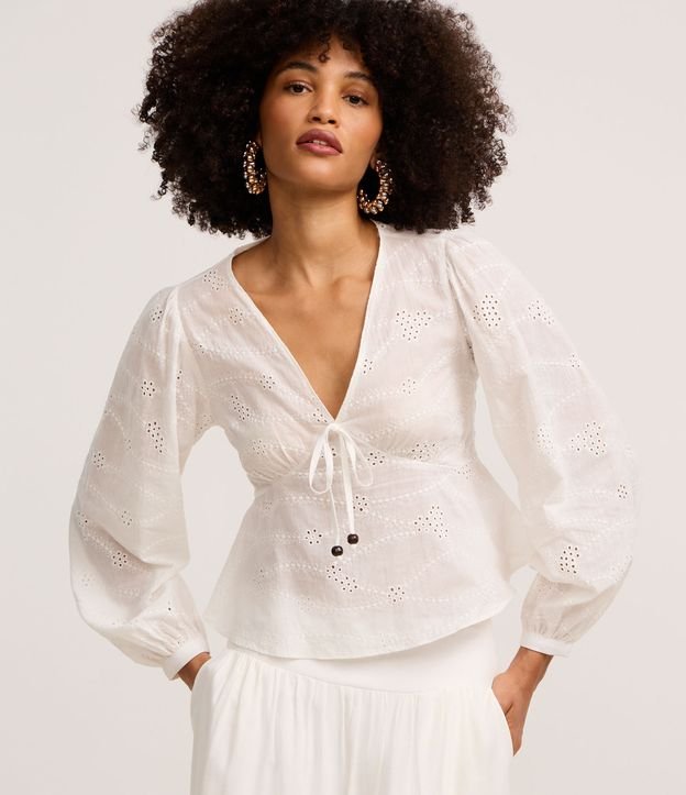 Blusa em Laise com Manga Bufante e Amarração