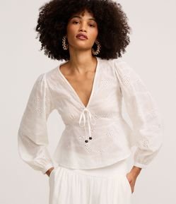 Blusa em Laise com Manga Bufante e Amarração