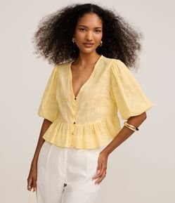 Blusa Peplum em Laise com Botões e Bordado Vazado