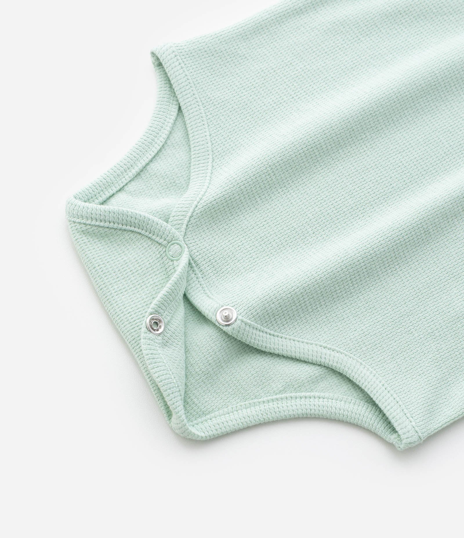 Conjunto Infantil com Salopete de Cereja Bordada e Body com Rendinha – Tam RN a 18 Meses Off White/Verde Menta 8