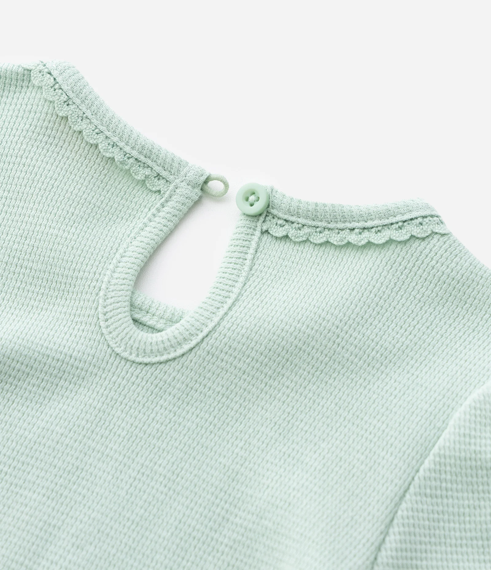 Conjunto Infantil com Salopete de Cereja Bordada e Body com Rendinha – Tam RN a 18 Meses Off White/Verde Menta 9