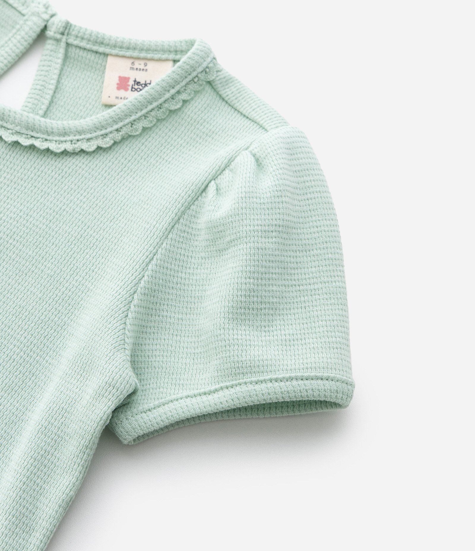 Conjunto Infantil com Salopete de Cereja Bordada e Body com Rendinha – Tam RN a 18 Meses Off White/Verde Menta 11