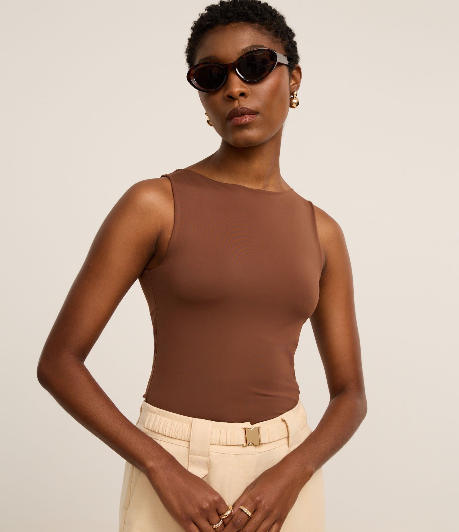 Blusa Regata com Gola Halter em Poliamida Marrom 1