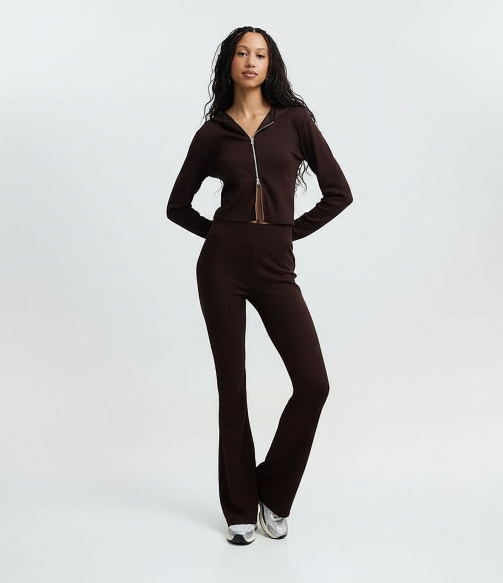 Jaqueta em Modal com Capuz e Fechamento em Zíper Marrom 5