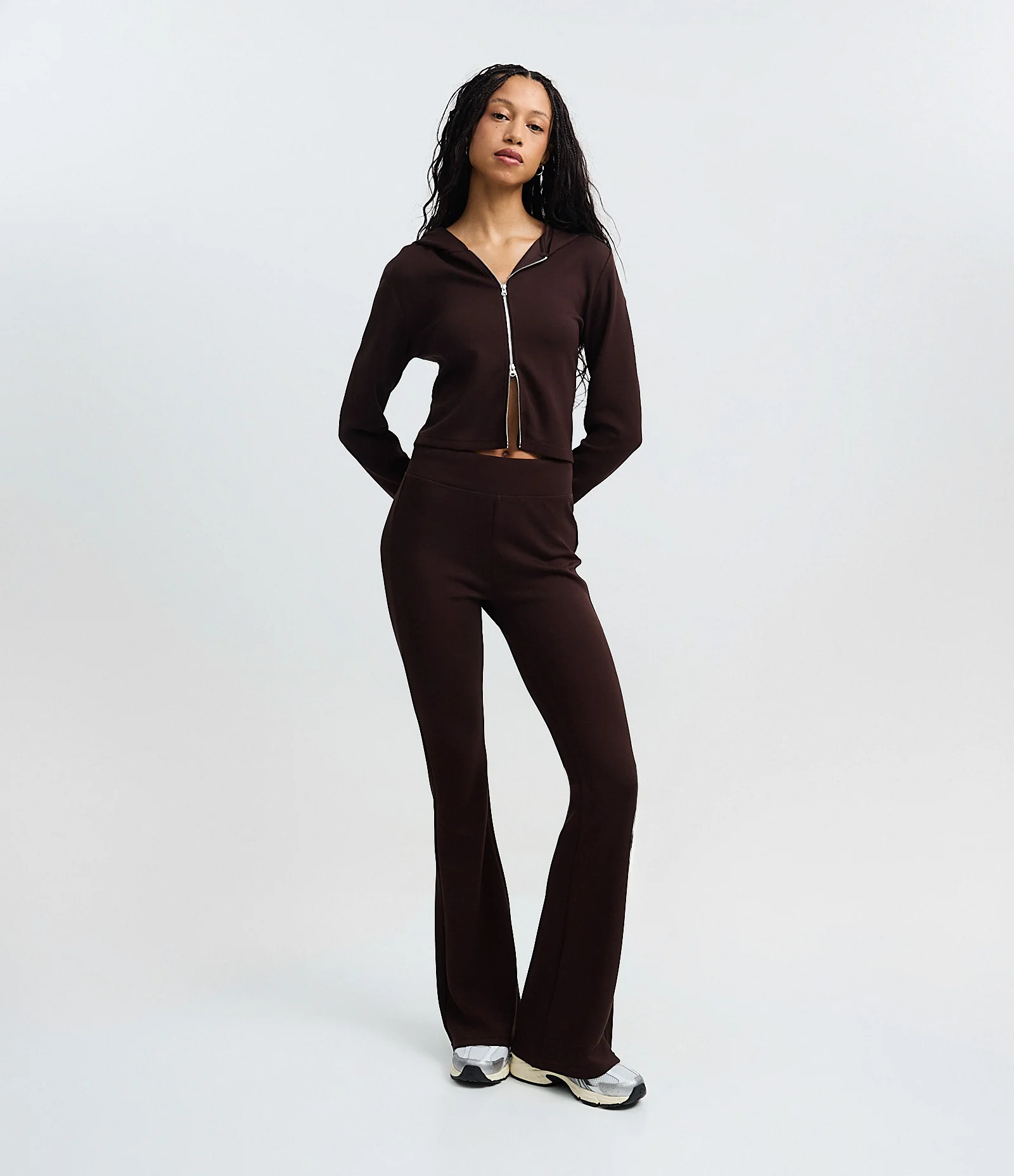 Jaqueta em Modal com Capuz e Fechamento em Zíper Marrom 2