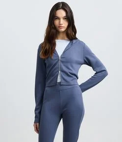 Jaqueta em Modal com Capuz e Fechamento em Zíper