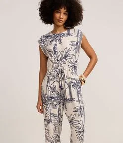 Macacão Texturizado em Viscose com Bordado Folhagem