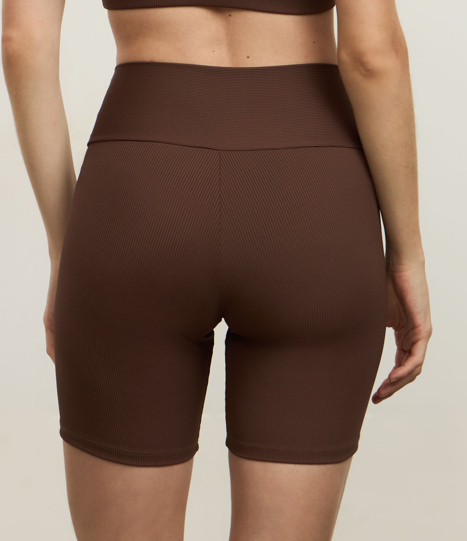 Bermuda Esportiva em Microfibra Canelada Marrom 4