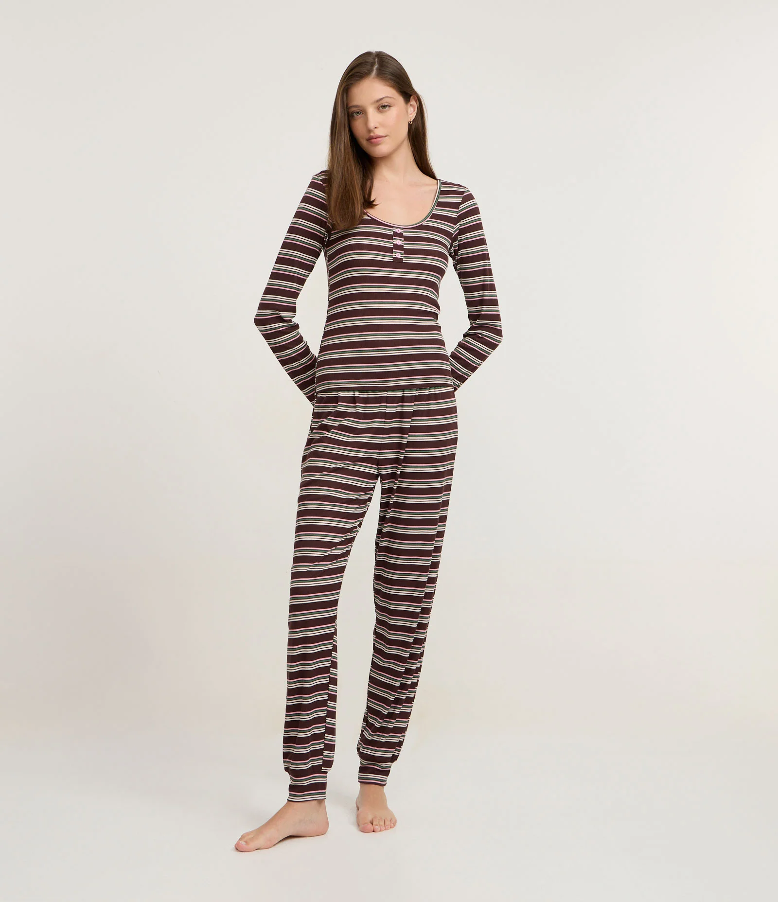 Pijama Longo em Ribana com Estampa Listrada Marrom 1