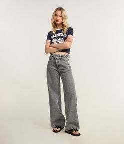 Calça Wide Leg em Jeans com Fechamento Deslocado