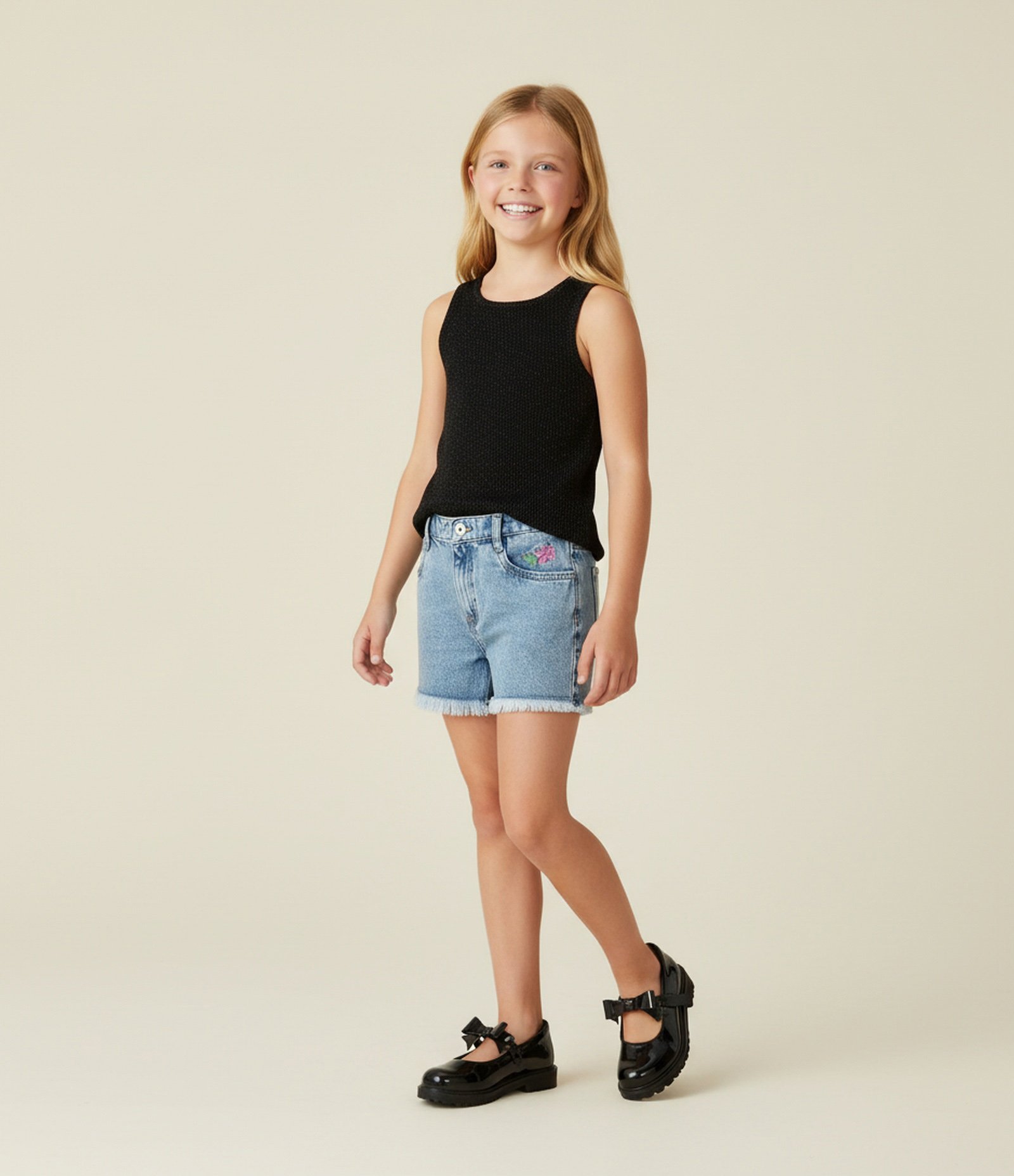 Short Infantil Regular em Jeans com Flor Bordada - Tam 7 a 14  Anos Azul 1