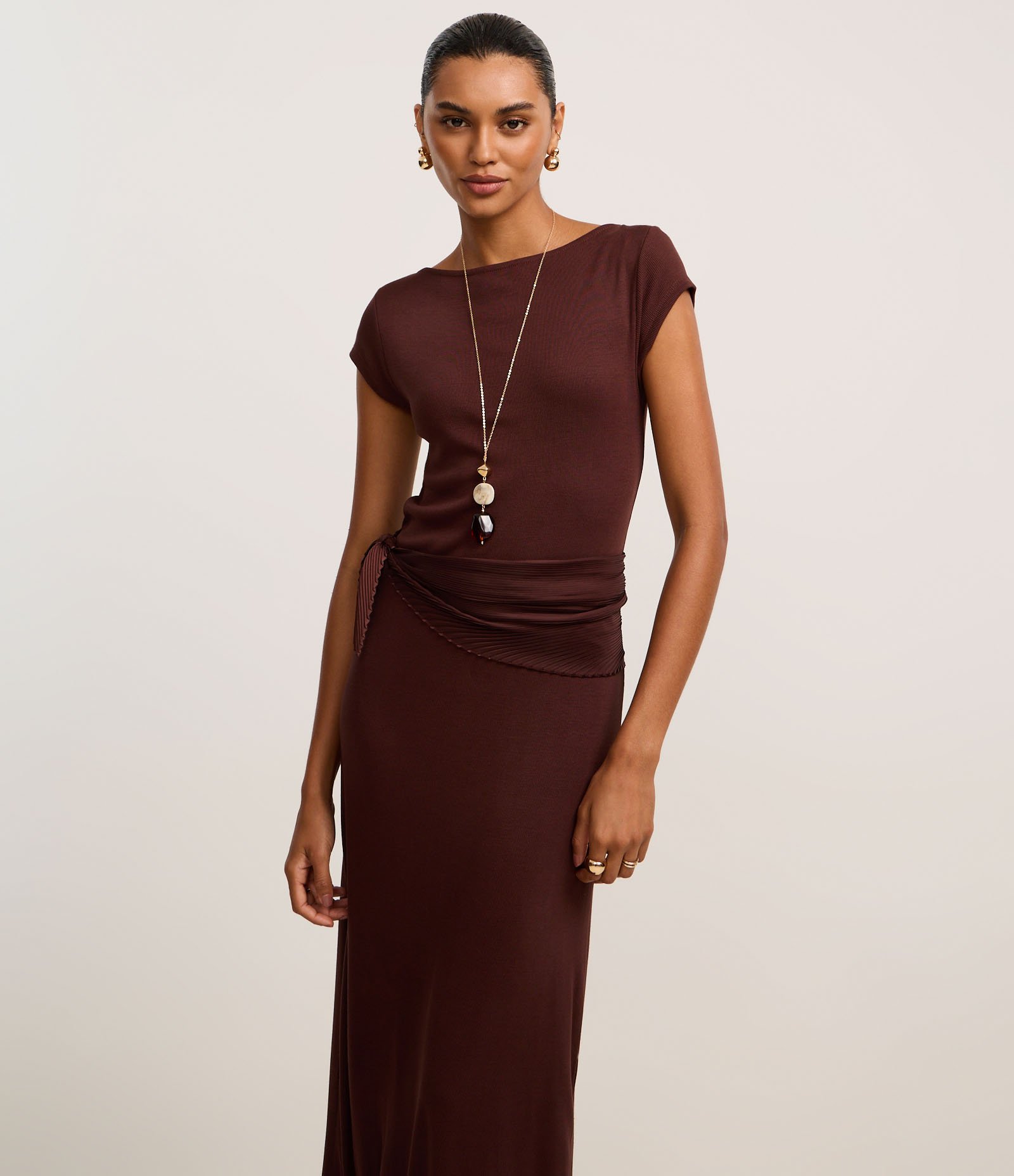 Vestido Longo Canelado em Ribana com Fenda Marrom 1