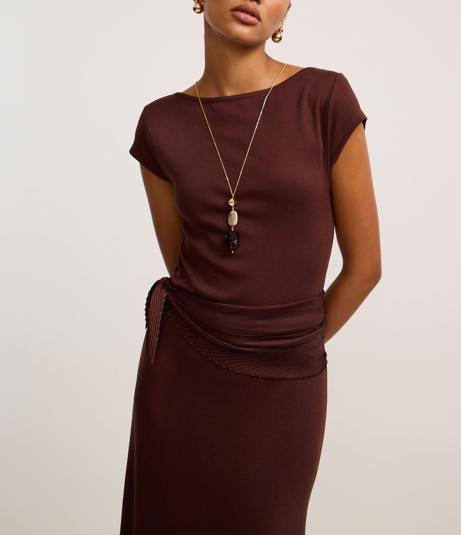 Vestido Longo Canelado em Ribana com Fenda Marrom 3