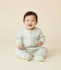 Macacão Infantil em Matelassê com Nuvens Bordadas – Tam RN a 18 Meses