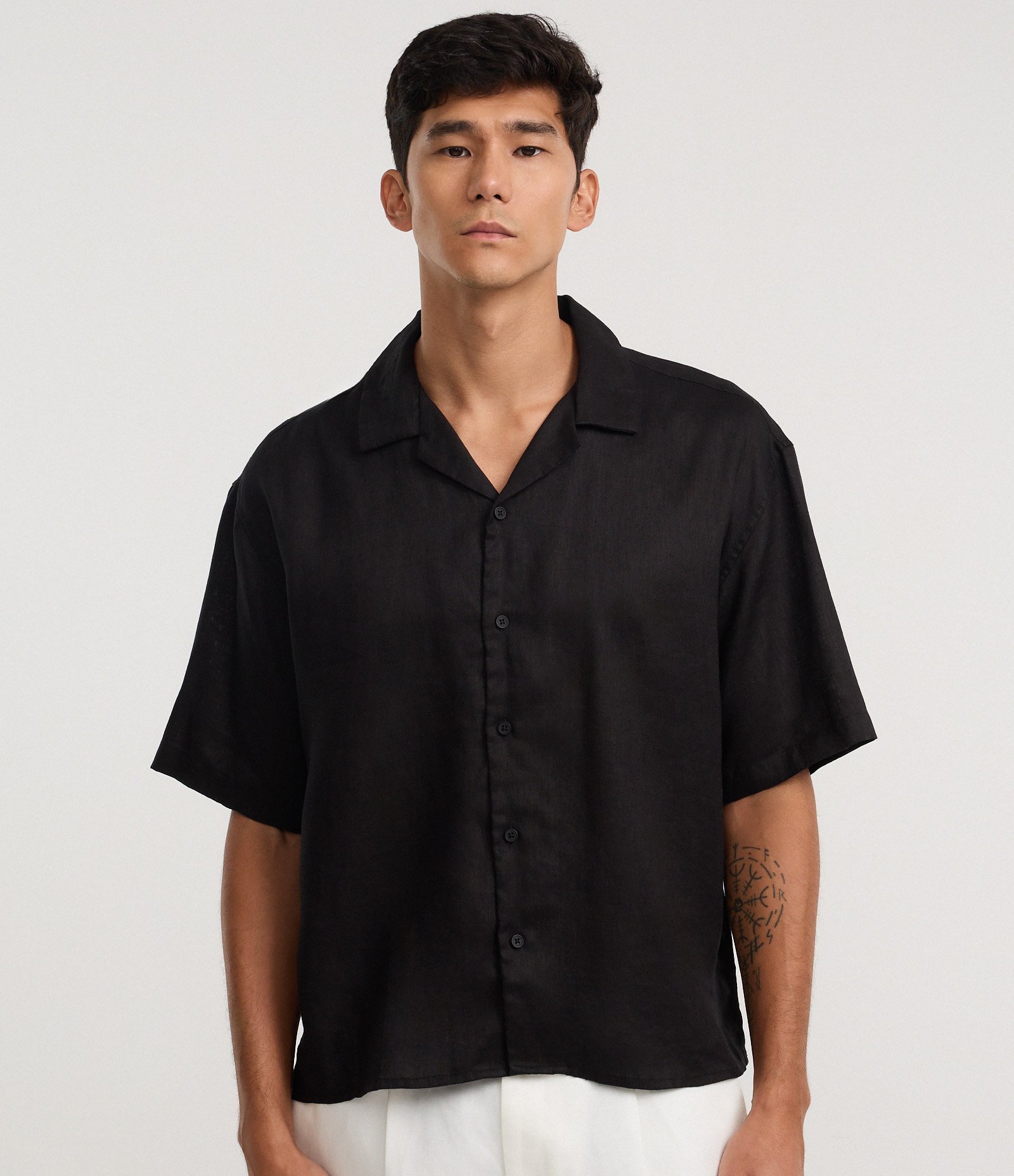 Camisa em Linho com Manga Curta Preto 1