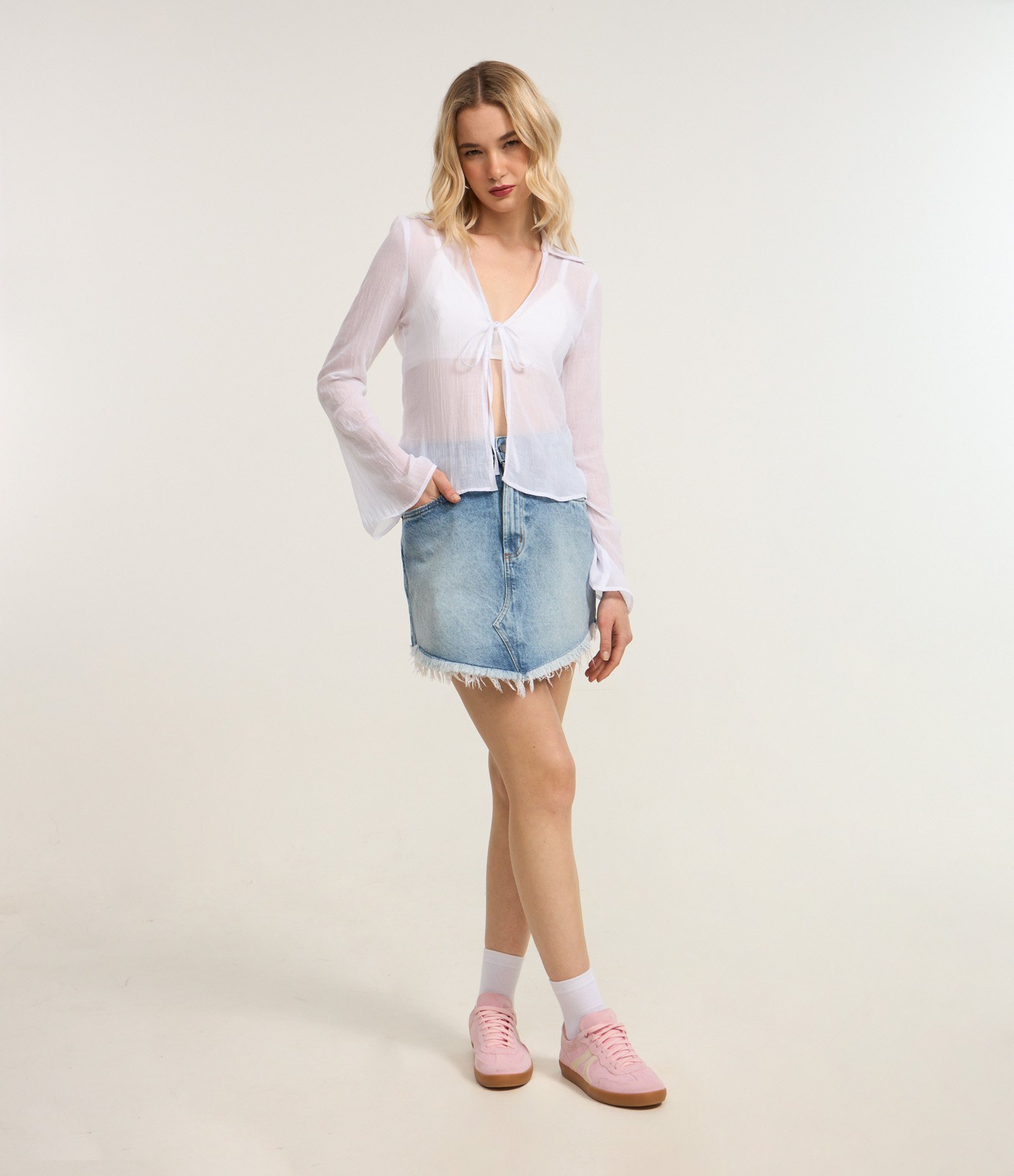 Saia Curta Jeans com Barra Desfiada Irregular Azul 1