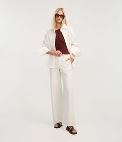 Calça Wide Leg Listrada em Sarja com Bolsos