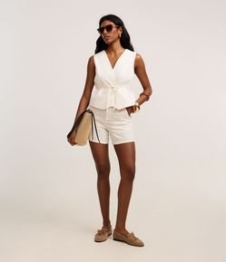 Short Cintura Alta Listrado em Sarja com Cós Alfaiatado