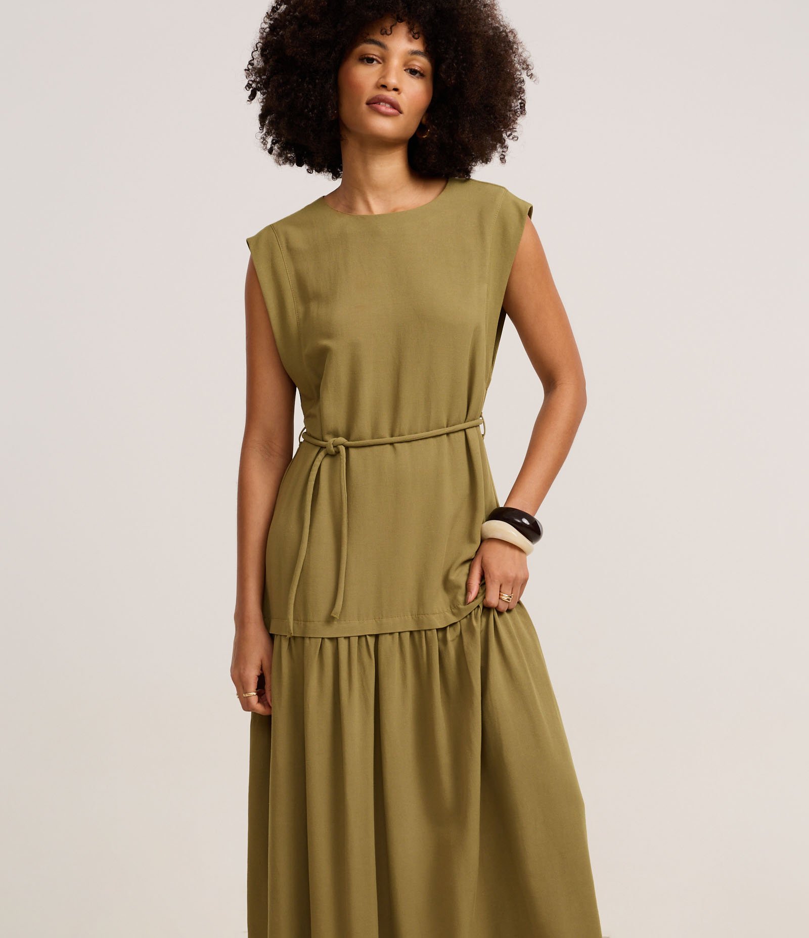 Vestido Evasê Midi em Viscolinho com Cinto Corda Verde Abacate 2