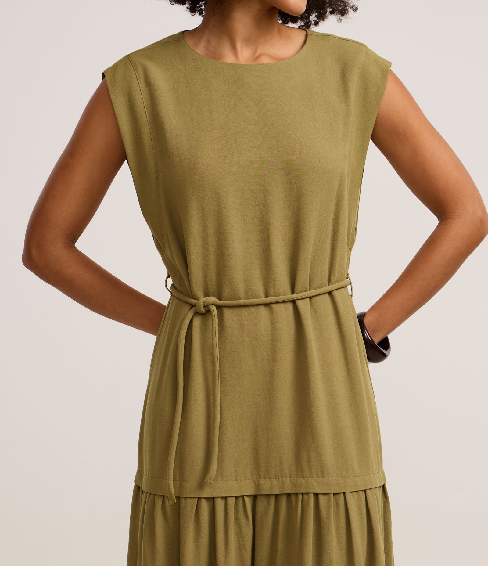 Vestido Evasê Midi em Viscolinho com Cinto Corda Verde Abacate 4