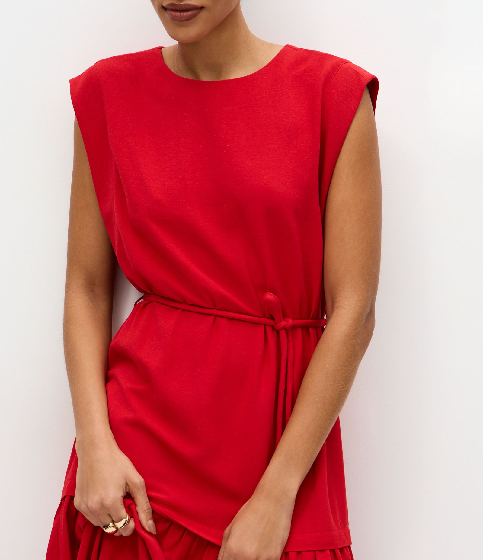 Vestido Evasê Midi em Viscolinho com Cinto Corda Vermelho 4