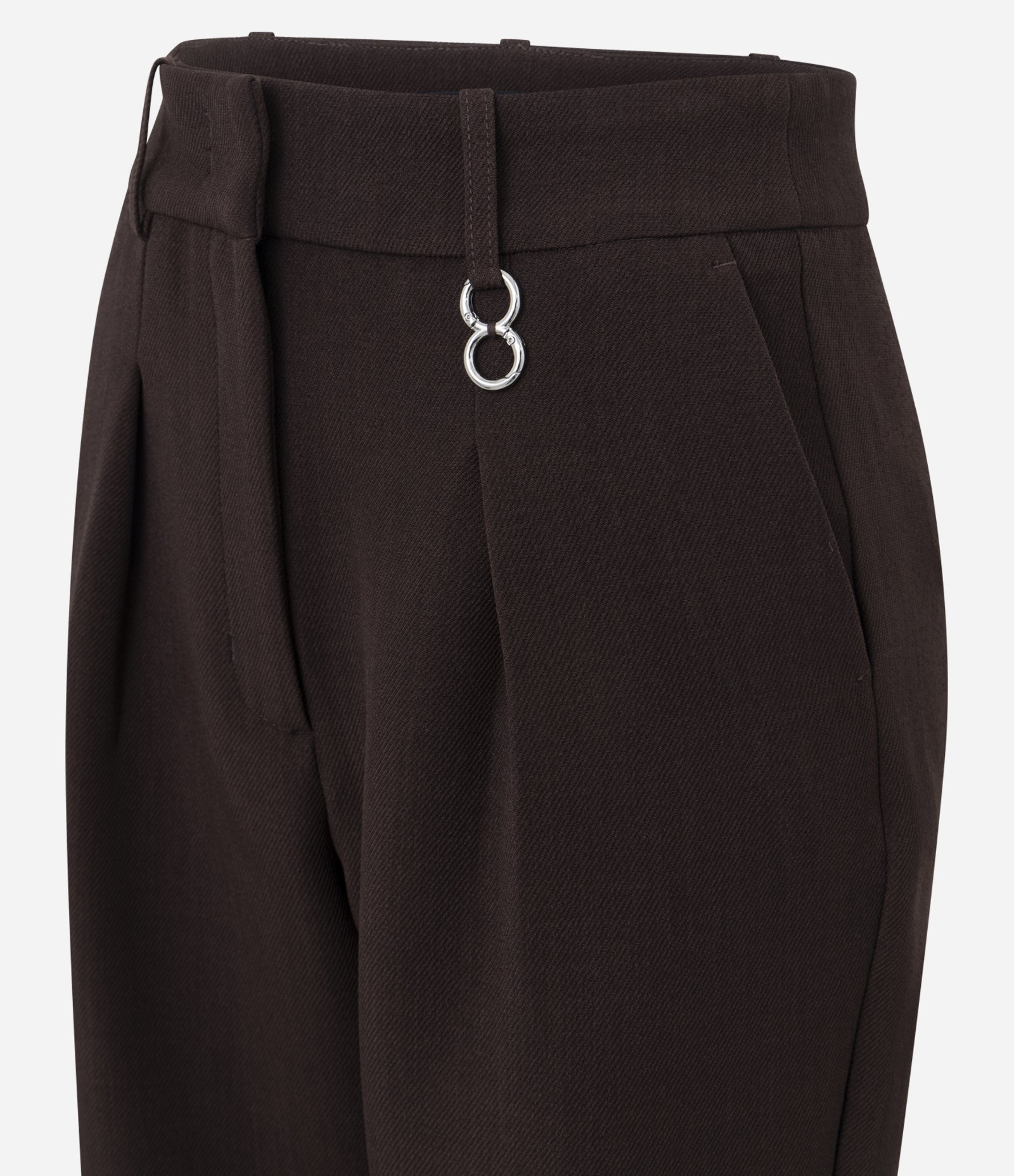 Calça Cenoura Alfaiatada em Crepe com Pregas Frontais Marrom 6