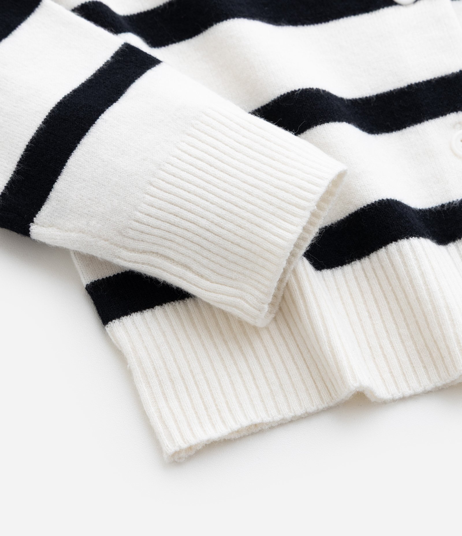 Cardigan Infantil em Tricô Listrado com Modelagem Ajustada – Tam 5 a 14 Anos Preto/Branco 5