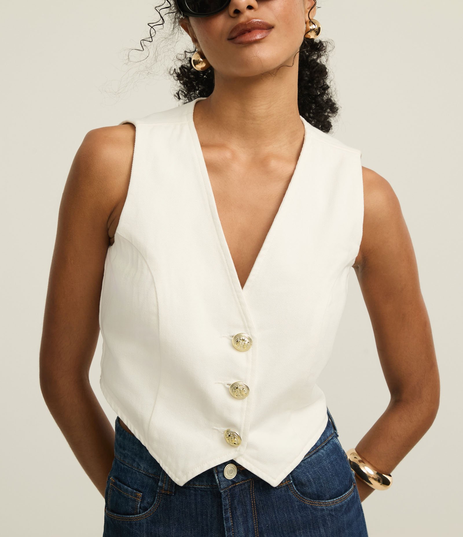 Colete em Sarja com Botões de Brasão e Pences Off White 4
