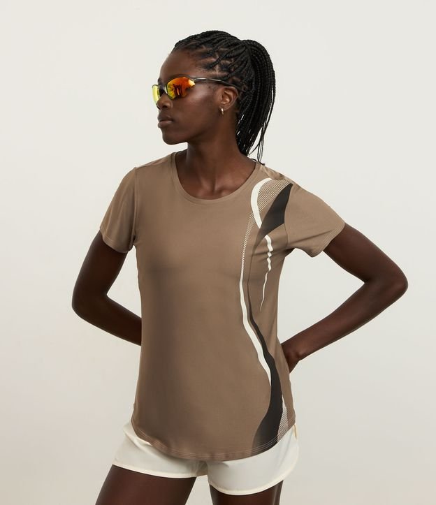 Camiseta Esportiva em Helanca com Estampa de Ondas Verticais