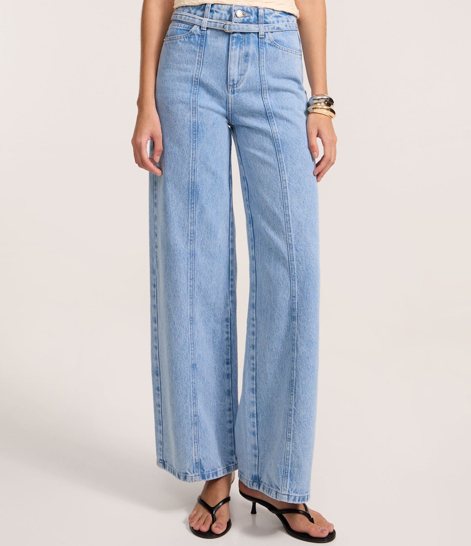 Calça Wide Leg Cintura Alta em Jeans com Cinto de Tecido Claro 3