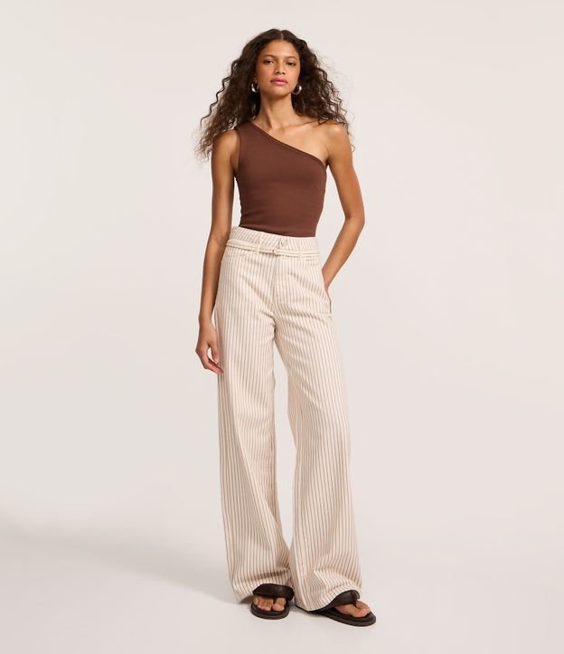 Calça WIde Leg Cintura Alta em Sarja Listrada e Cinto Estreito