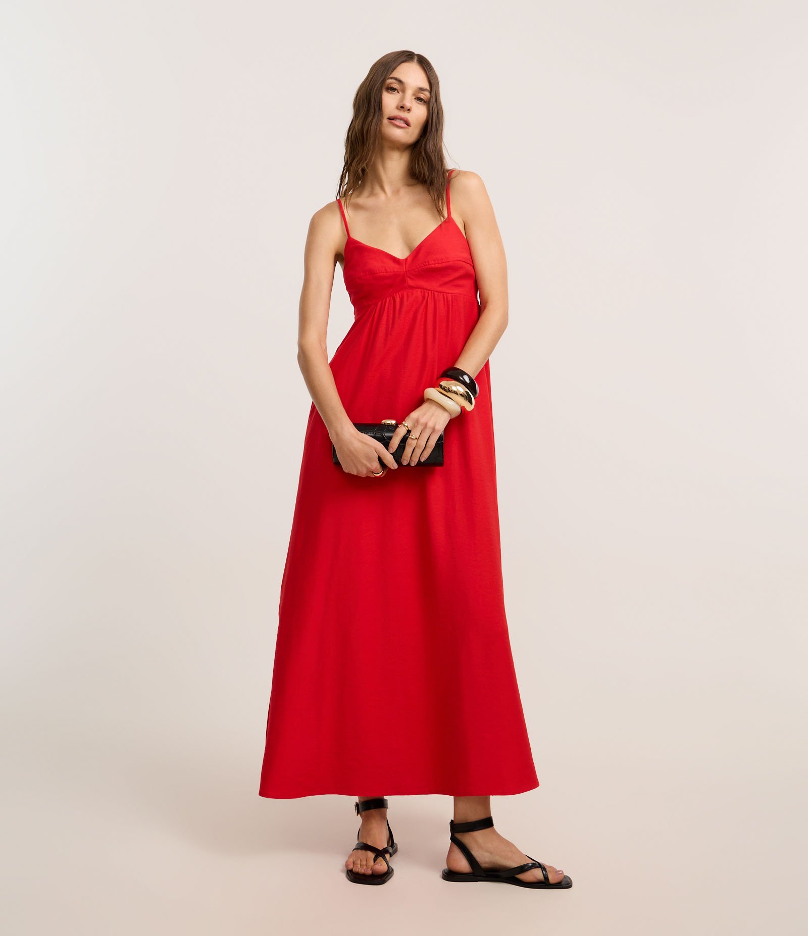 Vestido Evasê Longo em Crepe com Recorte no Busto Vermelho 1