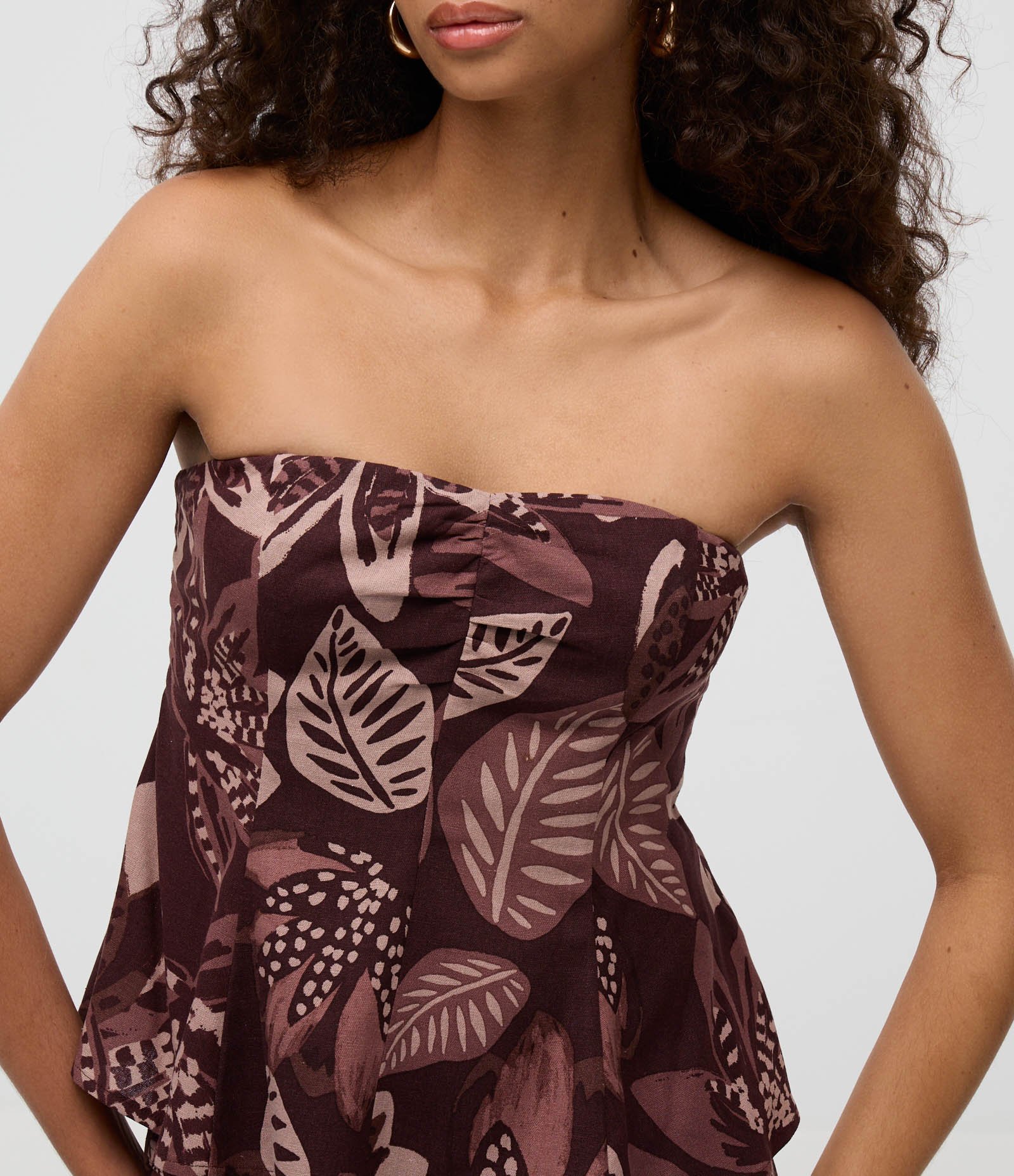 Blusa Tomara Que Caia em Linho com Estampa Floral Marrom 3