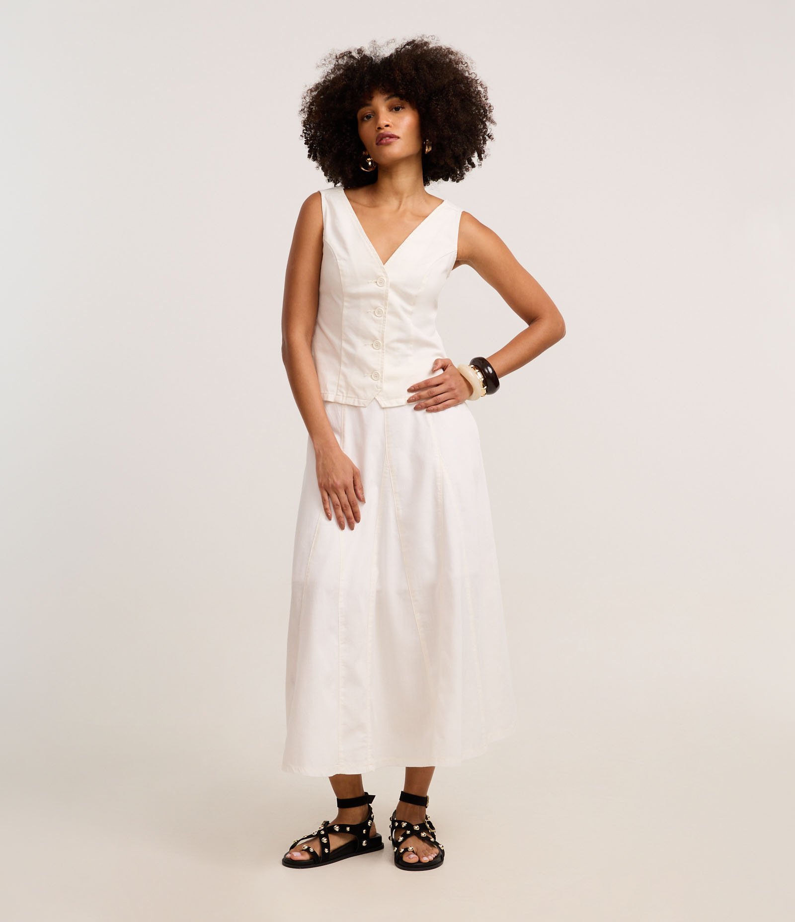 Saia Evasê Midi em Sarja com Recortes e Nesgas Off White 1