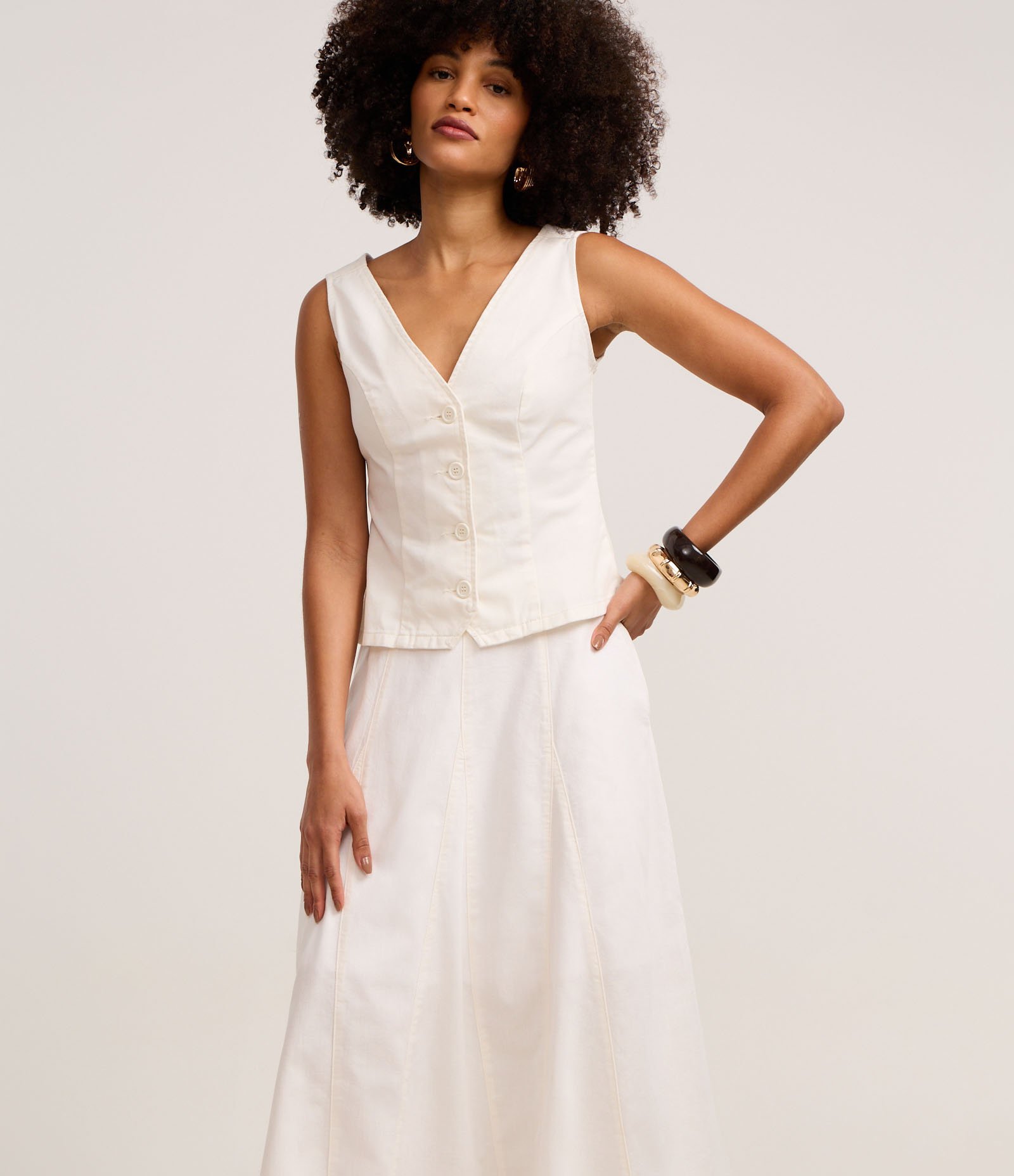 Saia Evasê Midi em Sarja com Recortes e Nesgas Off White 2